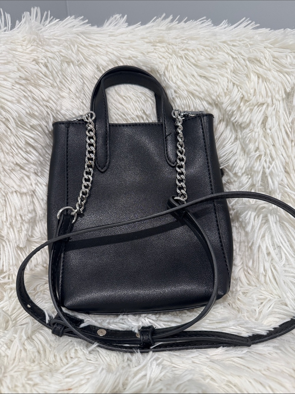 Black Leatherette Chain-Handle Crossbody Tote